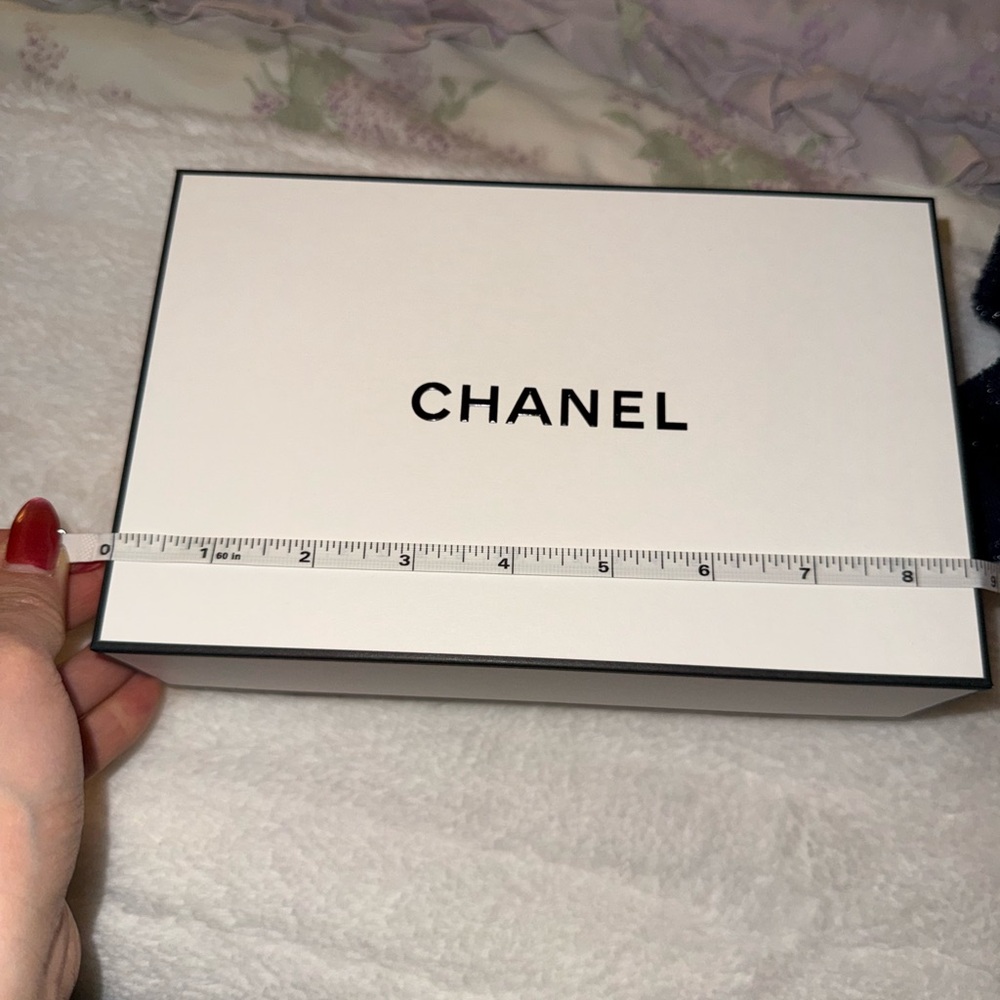 Chanel Gift Box with Ribbon - Picture 6 of 7